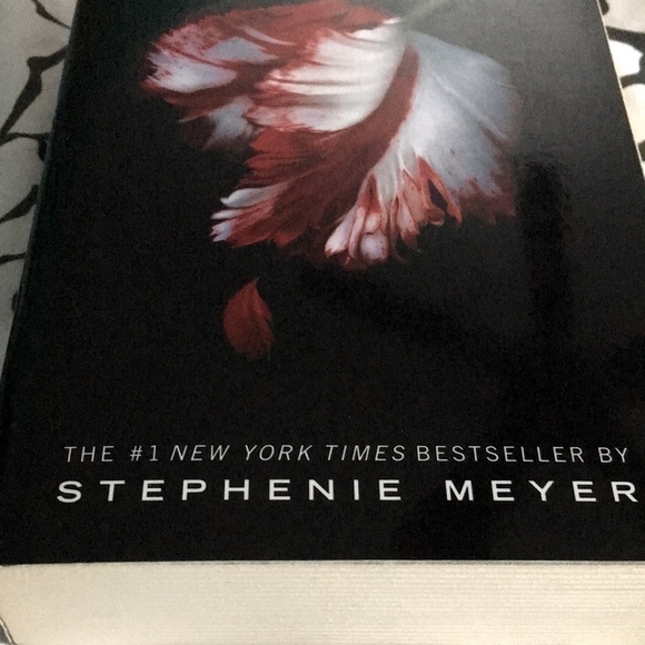 TWILIGHT New Moon Paperback by Stephanie Meyer 2008 - Picture 2 of 8